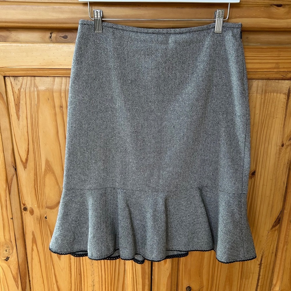 Ann Taylor Loft Skirt Herringbone Tweed Wool Blend Ruffle Hem Women's Size 6